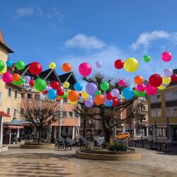 Bunter geschmückter Wallmüllerplatz