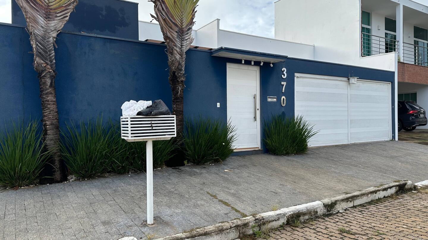 Elevated Home Garbage Container