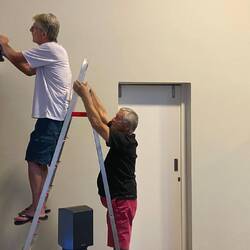 Heinz holding shaky ladder 😂