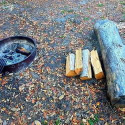 Meine pyromanischen Gene drehten fast durch. Feuerstelle, Holz und ein doofes Verbot😡