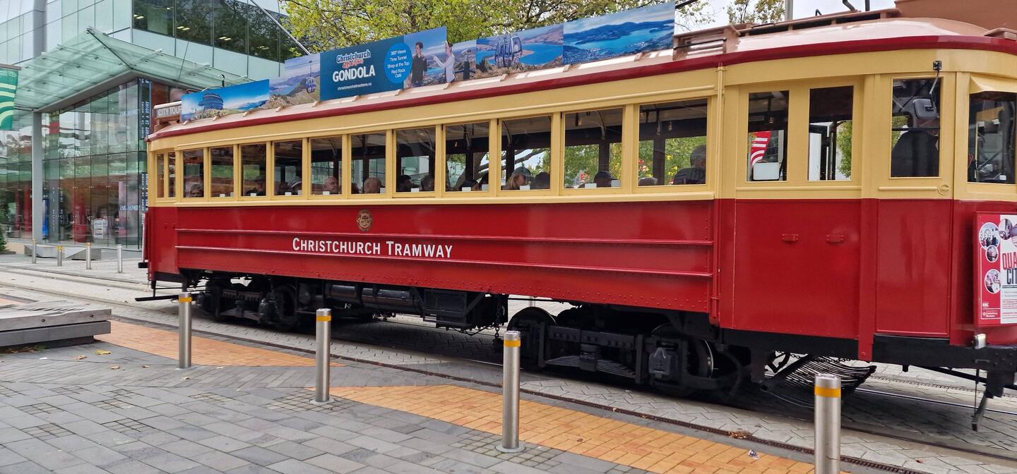 Altes tram stopp and go