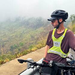 Cycling down from the NP, low gray clouds cloaked the upper reaches of the surrounding hills.