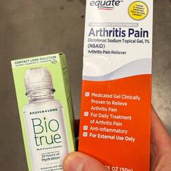 Zur Sicherheit habe ich auf dem Heimweg noch Linsenmittel und eine Salbe für mein Knie gekauft.