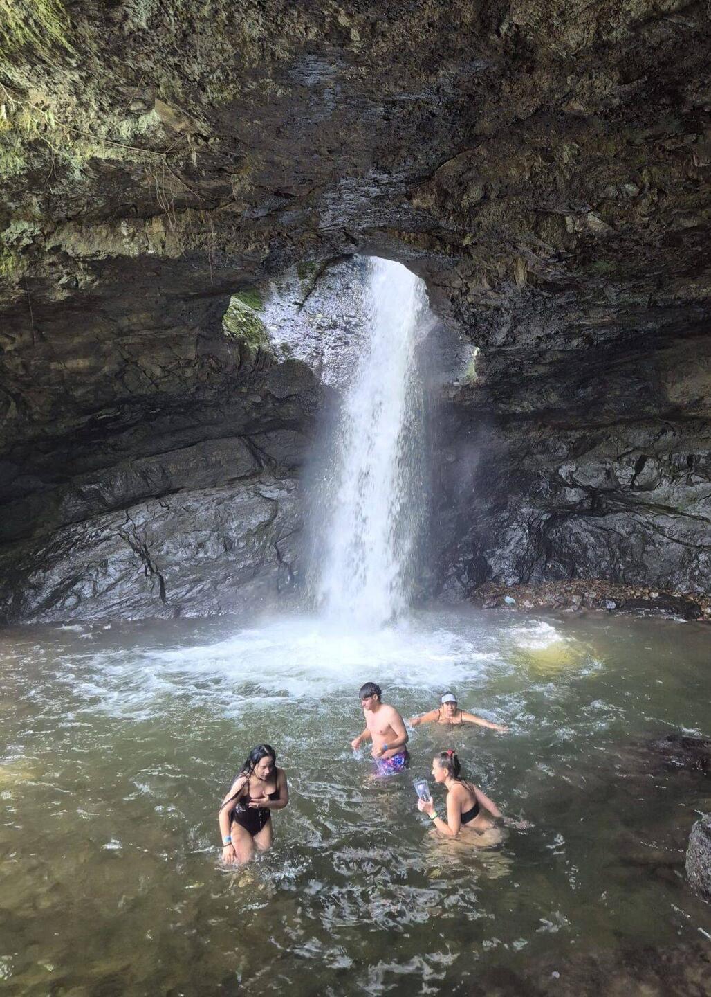 Cueva del Esplendor (Höhle der Pracht) mit 13 Grad kaltem Wasser