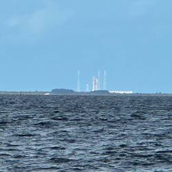 Geduldig wartet die Rakete auf ihren Start