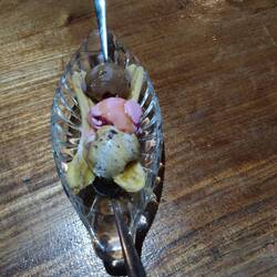 Zum Geburtstag gibt's immer Bananensplit, sogar auf Sumatra