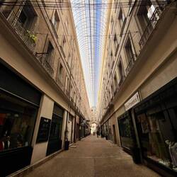A l'intérieur du passage