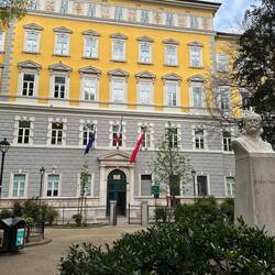 Das K&K Staats-Gymnasium im Canova Viertel