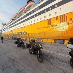 Unsere beiden Tiger vor der Fähre