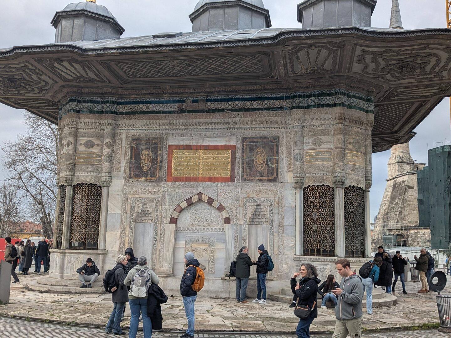 From 1720, this is the largest public water fountain in city.