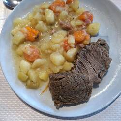 Hauptgericht Gemüse und Rindfleisch