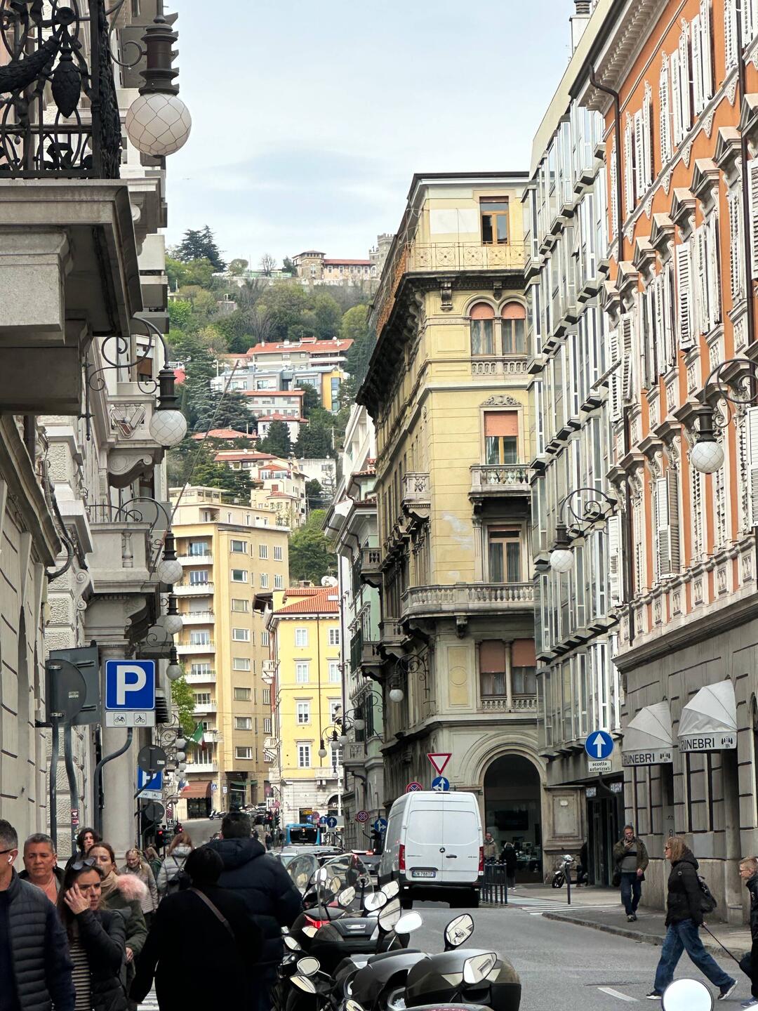 Via Fabio Filzi, Blick nach Norden vom Canale Grande aus