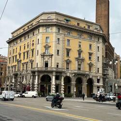 Piazza Guglielmo Oberdan