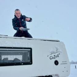 "Y'en avait ça là-haut, pas étonnant que le toit se soit refermé sur nous" !