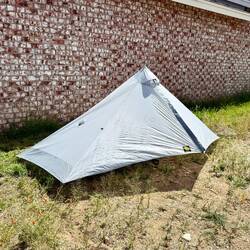 Ich musste bei meinem Zelt doch tatsächlich noch die Nähte versiegel.