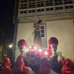 The paso was carried by 16 members of the Confraternity.