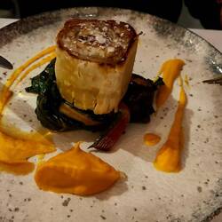 Coniglio boneless con crema di carota allo zenzero ed erbette saltate