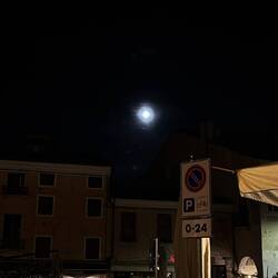 Vollmond über Bassano dem Grappa