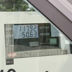 Dann erstmal das unangenehme regeln, Cash für den nötigen Treibstoff