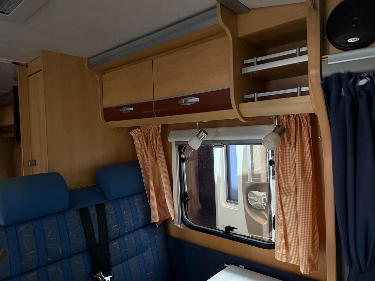 Aus alt und dunkel.....