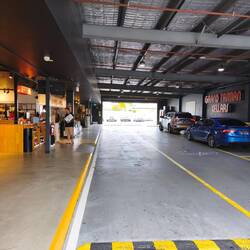 Drive Through Bottle Shop von BWS