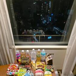 Wir sind zu spät für die Restaurants in Hotelnähe. Zum Glück gibt es McDonalds und Family Mart