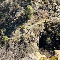 Der Weg auf der anderen Seite der Schlucht, wo gerade der Aufstieg beginnt