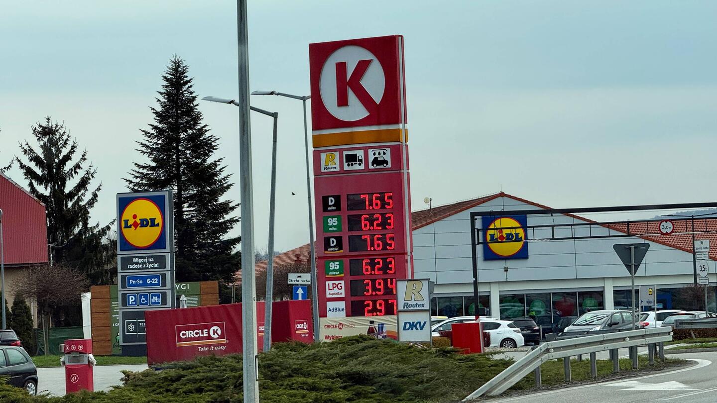 Regulierte Benzin-/Dieselpreise im gesamten Polen.