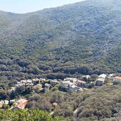 Kleine Ortschaft unterwegs