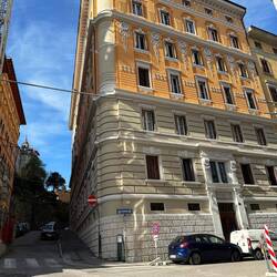 Das Gebäude direkt daneben