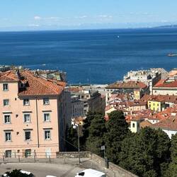 Die Runde Bastion - Blick auf Platz der Einheit und Jüdisches Ghetto