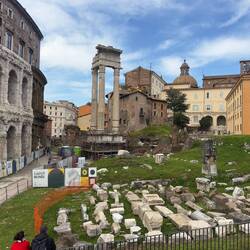 Roman ruins en route to Piazza Venezia.