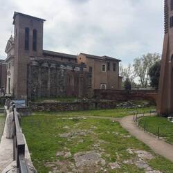 Roman ruins en route to Piazza Venezia.
