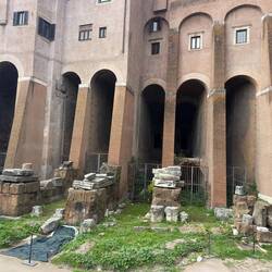 Roman ruins en route to Piazza Venezia.