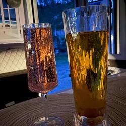 ..und dazu erst mal ein Gläschen auf unseren letzten Spot in Griechenland 🇬🇷🥂🍻😯😅