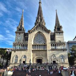 Der Turm der Kathedrale von Manizales ist mit 115 m der höchste in Kolumbien