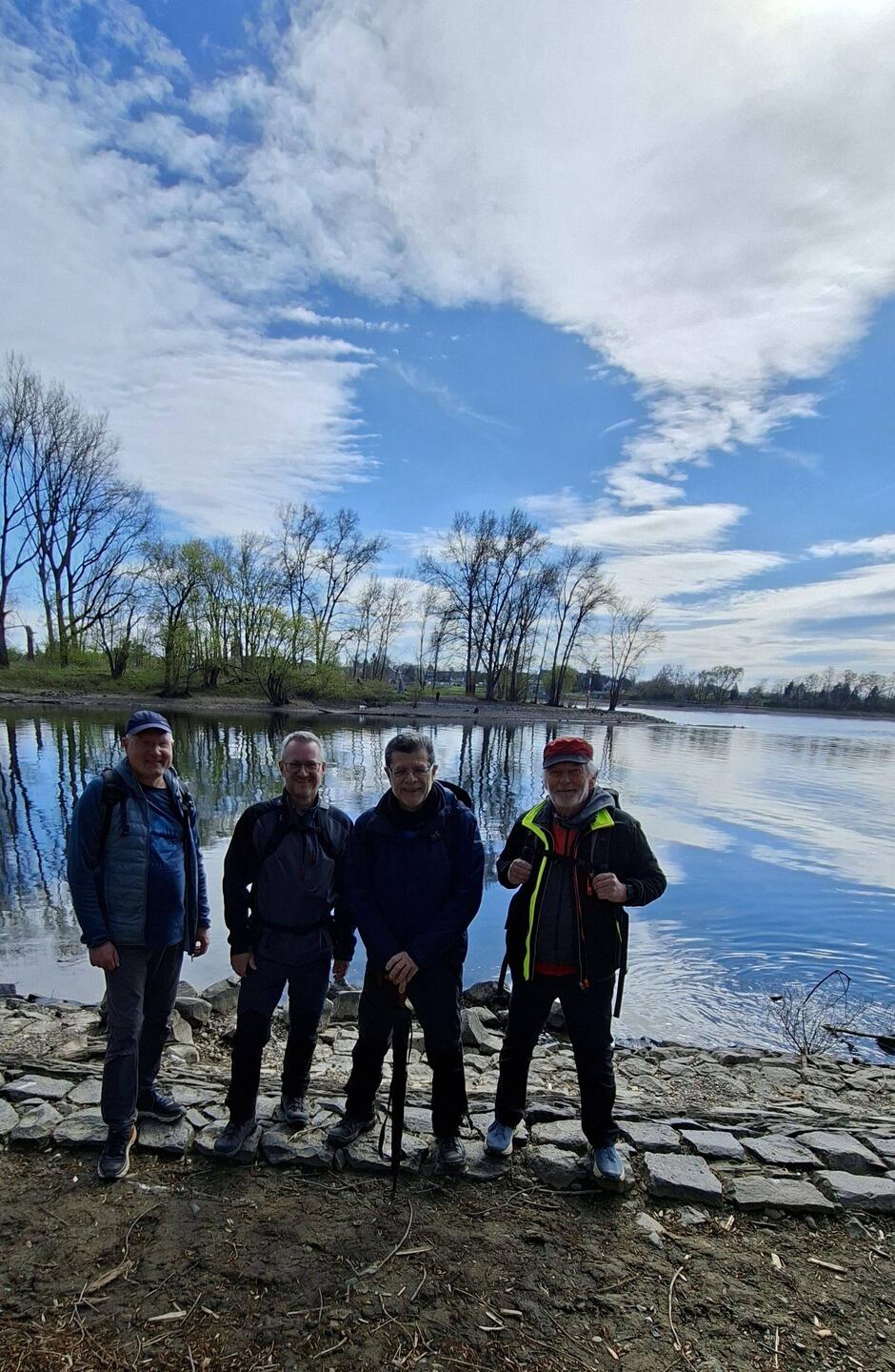 Nach über 200 km am Ziel, an der Siegmündung in den Rhein!😄