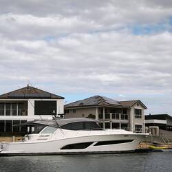 nette Freizeit-Yacht.. wohl nicht ganz günstig