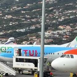 So sieht es aus, wenn ein Flugzeug von Madeira abhebt