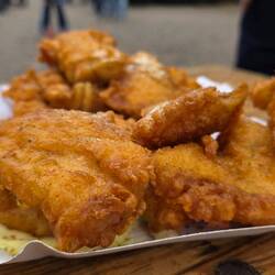 Kibbelinge auf dem Markt. Saftig und lecker