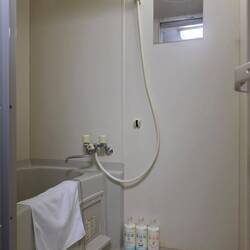 Dusche mit Badewanne