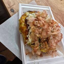 Okonomiyaki. Japanischer "Pancake" auf Kohlbasis. Ganz lecker.