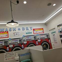 3 Maschinen Wäsche, 45 Minuten, ca. 15€. Top!