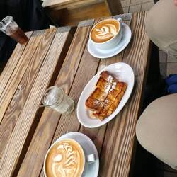 Lecker, aber teuer und am Ende ein unsympathisches Café....