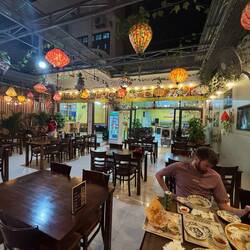 Restaurant "Madam Van" in Phong Nha