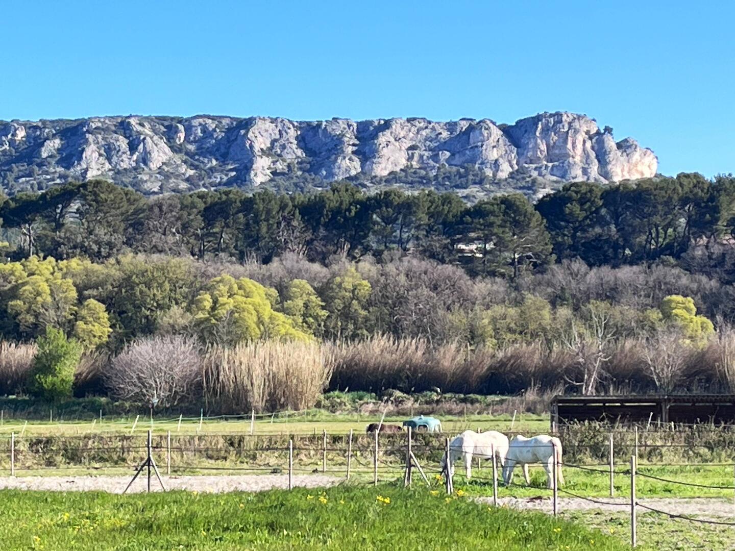 Les hauteurs du Luberon depuis la vallée de la Durance