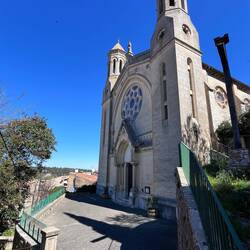 Église perchée de Rians. Néoclassique un peu rococo