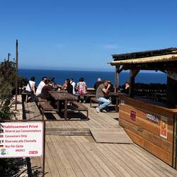 Das kleine Café an der Küstenstrasse