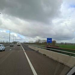 Belgische Grenze - ab hier hat die Autobahn Straßenbeleuchtung