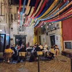 Heute morgen wars dort hell. Dort gab es Frühstück